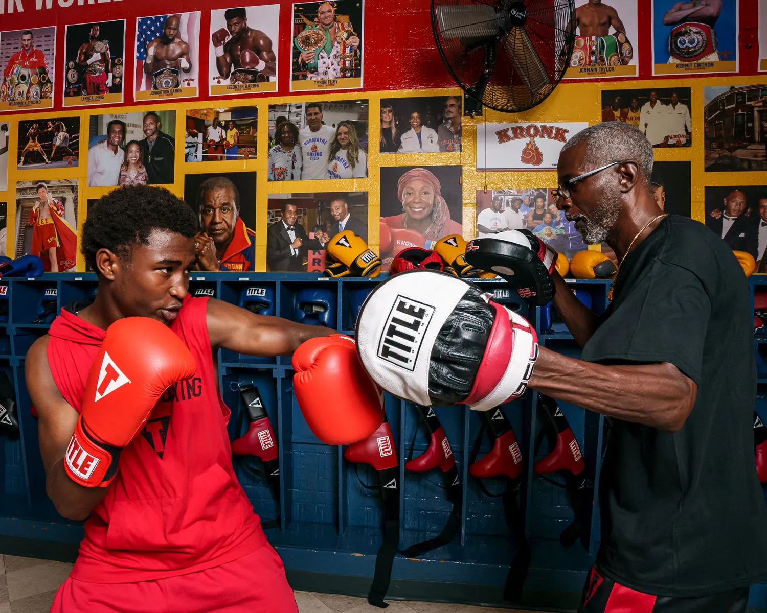 TITLE Boxing Gel World Contoured Punch Mitts